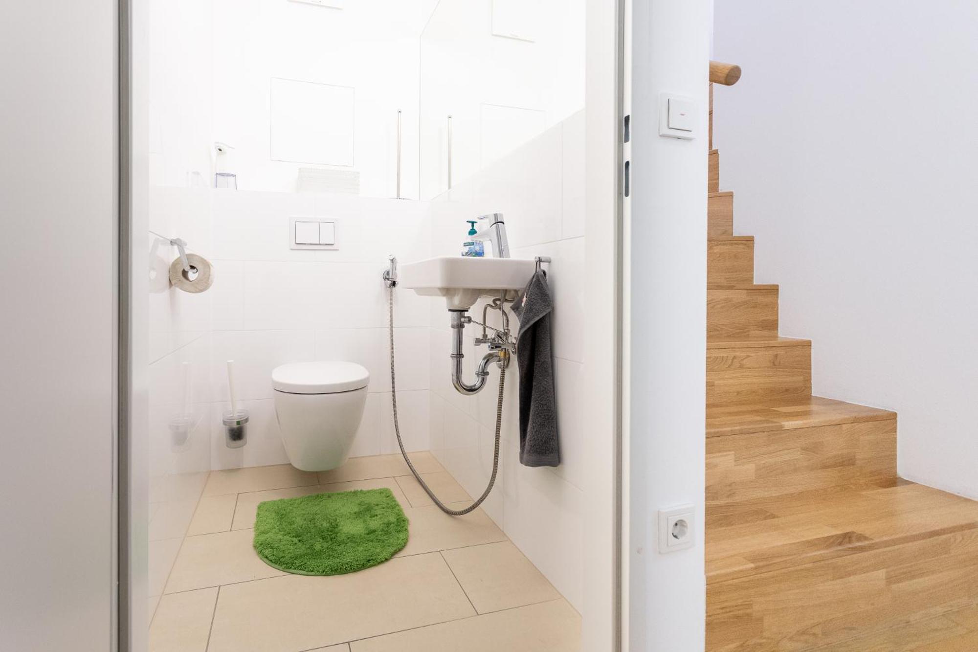 Private Room With Ac- Microwave, Personal Fridge & Metro Access - 7 Min To Center Vienna Exterior photo