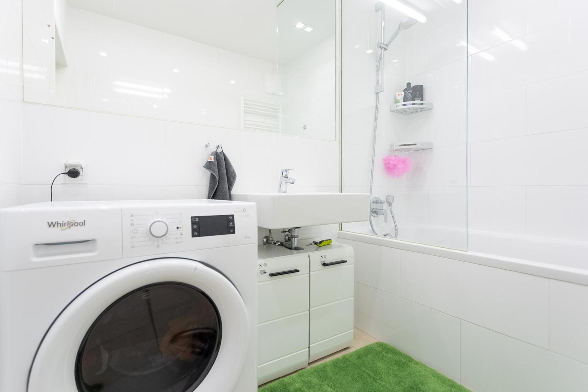 Private Room With Ac- Microwave, Personal Fridge & Metro Access - 7 Min To Center Vienna Exterior photo