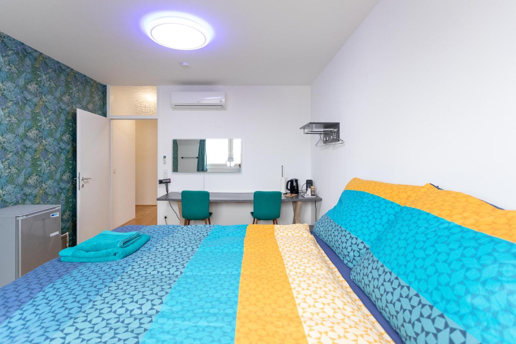 Private Room With Ac- Microwave, Personal Fridge & Metro Access - 7 Min To Center Vienna Exterior photo