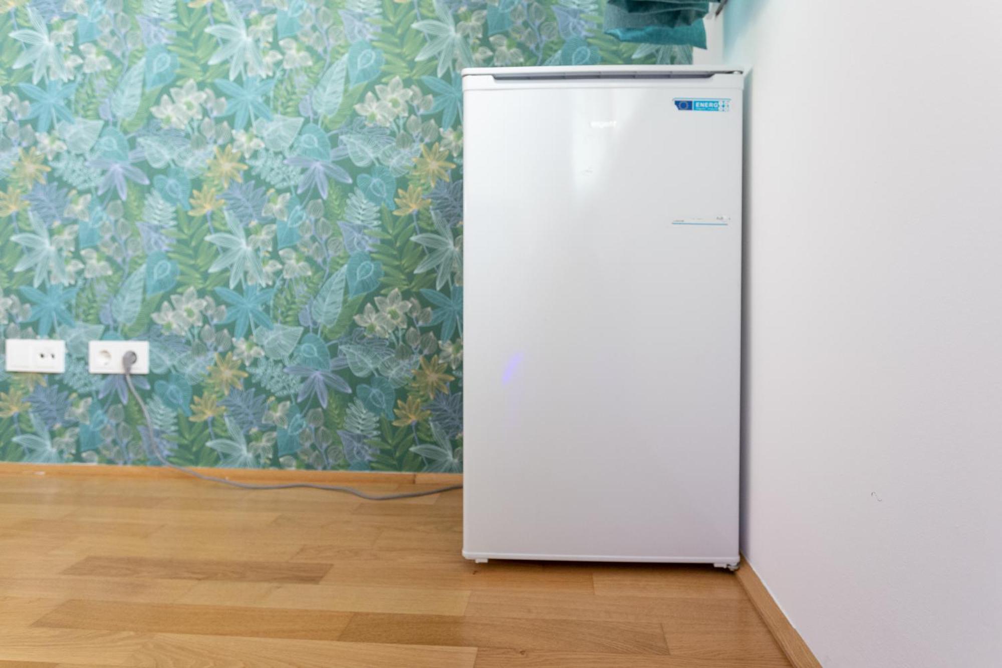 Private Room With Ac- Microwave, Personal Fridge & Metro Access - 7 Min To Center Vienna Exterior photo