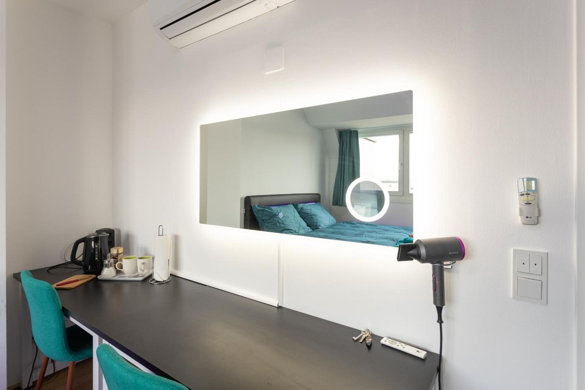 Private Room With Ac- Microwave, Personal Fridge & Metro Access - 7 Min To Center Vienna Exterior photo